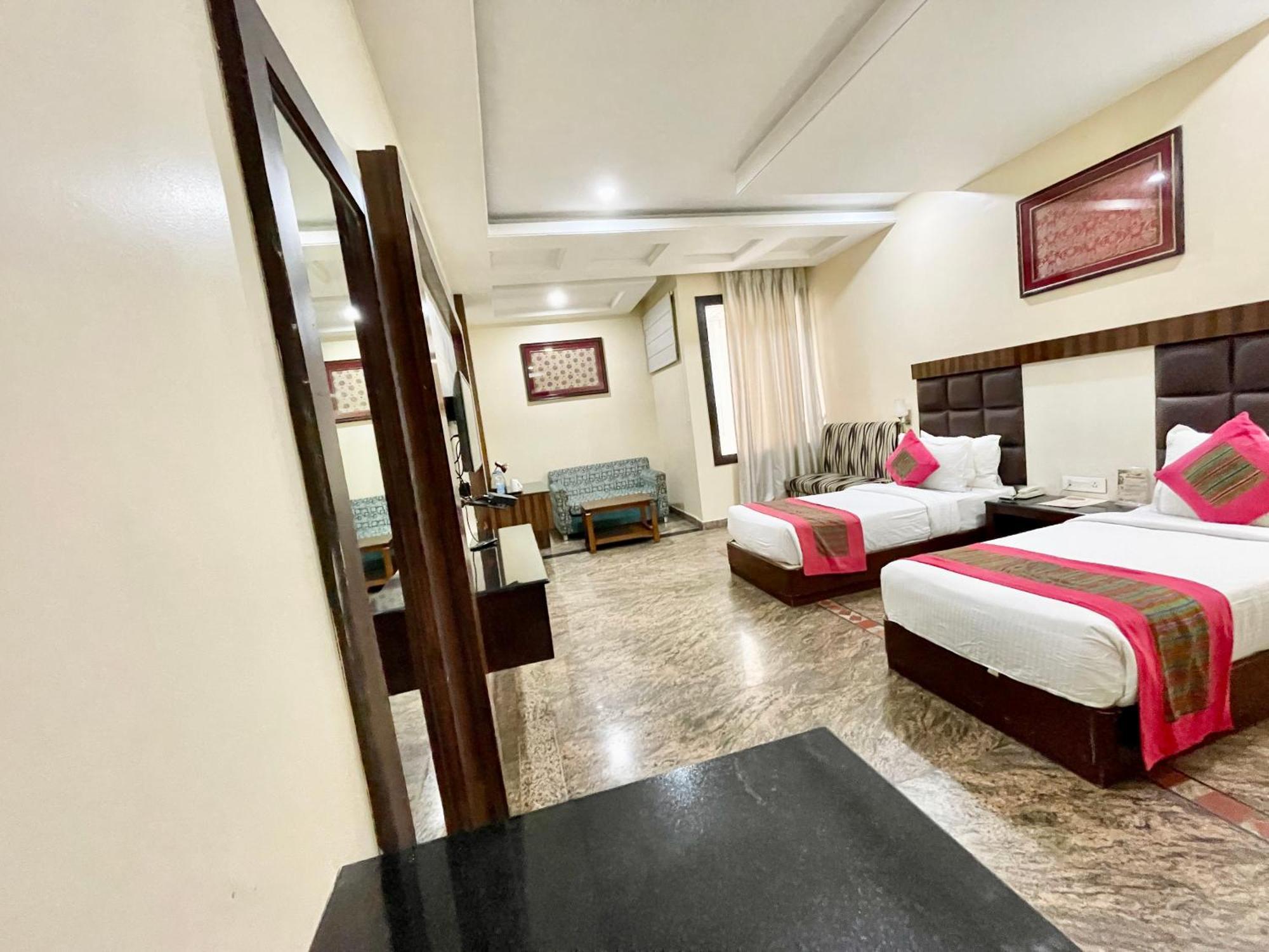 Silk ! Hotel Varanasi